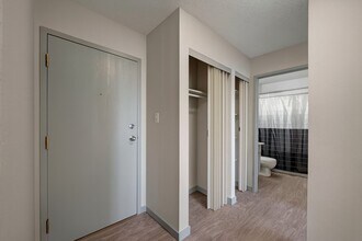Cedar Gardens in Edmonton, AB - Building Photo - Building Photo