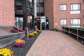 60 Rantoul St, Unit 407 in Beverly, MA - Building Photo - Building Photo