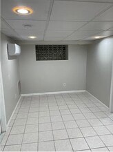 31 Friendship St, Unit 1 in Fall River, MA - Building Photo - Building Photo
