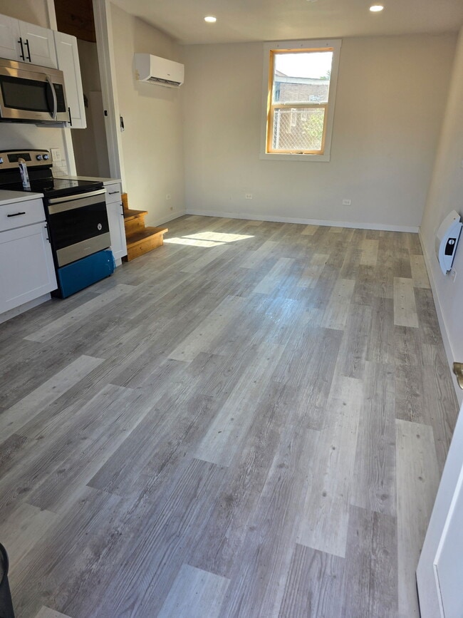 4510 SE 99th Ave, Unit D in Portland, OR - Building Photo - Building Photo