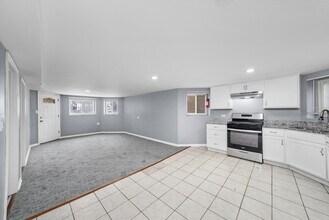 3353 W Evergreen Ave in Chicago, IL - Building Photo - Building Photo