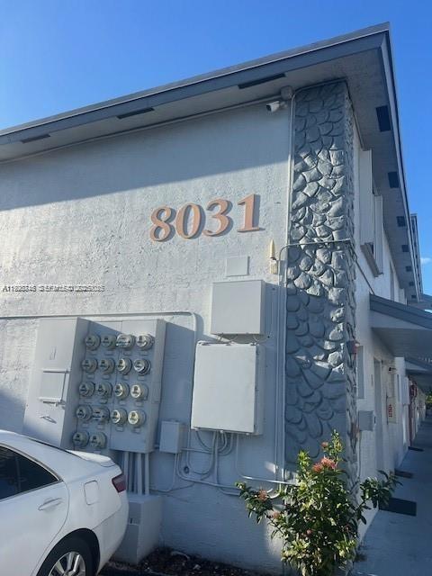 8031 NW 8th St in Miami, FL - Building Photo