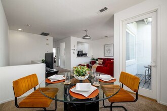 2983 Paseo Almiar in Carlsbad, CA - Building Photo - Building Photo