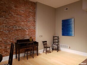 1623 2nd Ave, Unit 2 in Rock Island, IL - Foto de edificio - Building Photo