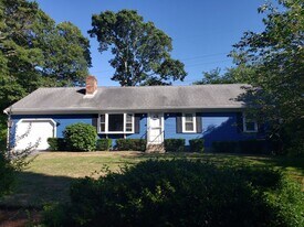 86 Eileen St in Yarmouth, MA - Building Photo