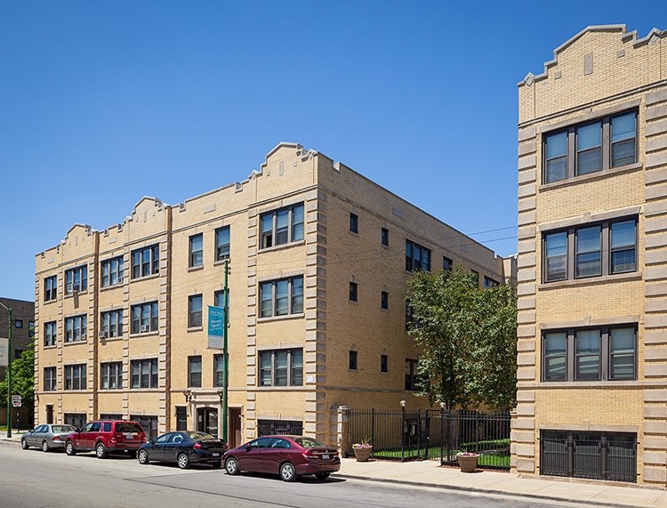 Diversey Square II Apartments in Chicago, IL - Building Photo