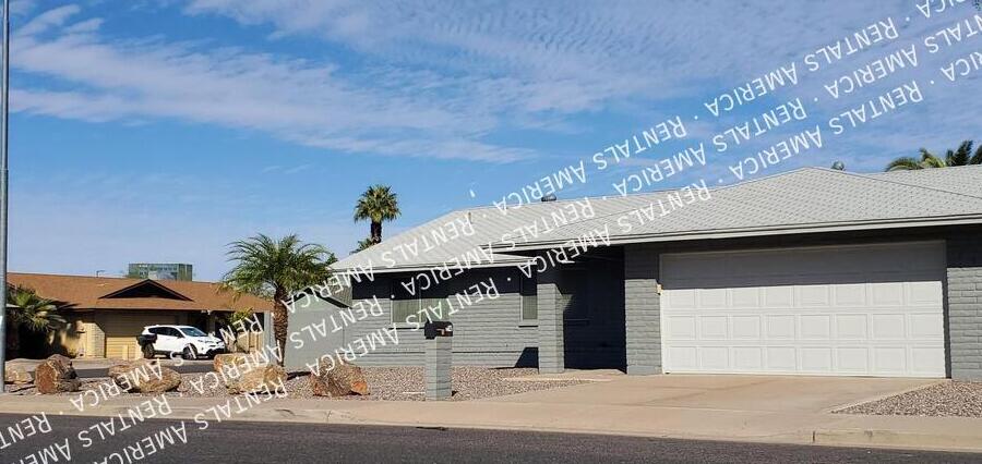 1749 S Emerson in Mesa, AZ - Building Photo
