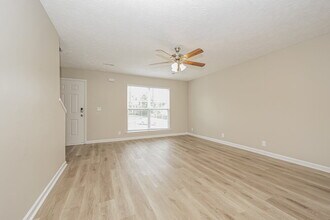 1424 E Nir Shreibman in La Vergne, TN - Building Photo - Building Photo