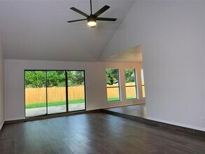 610 Woodlake Cir in Sugar Land, TX - Building Photo - Building Photo