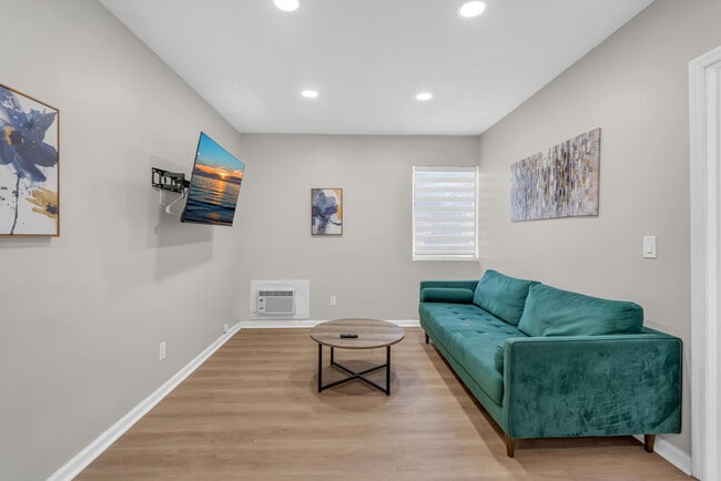 10004 E Bay Harbor Dr