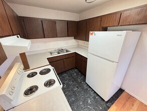 155 Westminster Way in Henderson, NV - Building Photo - Building Photo