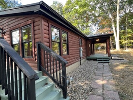 116 Oak Grove Cir in Franklin, PA - Building Photo