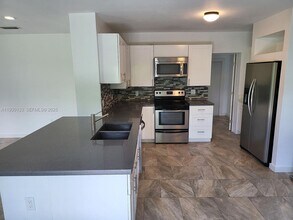 8575 SW 125th St in Miami, FL - Building Photo - Building Photo