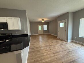 405 SE 14th St in Newton, KS - Building Photo - Building Photo