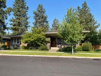 2311 NW Lolo Dr in Bend, OR - Foto de edificio - Building Photo