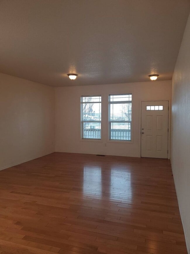 3400 W Mariner Ln in Moses Lake, WA - Building Photo - Building Photo