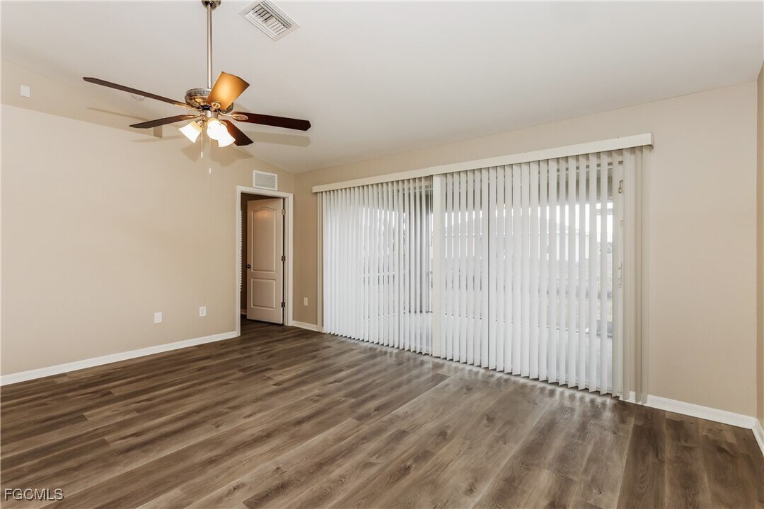 305 NW 25th Ave in Cape Coral, FL - Building Photo