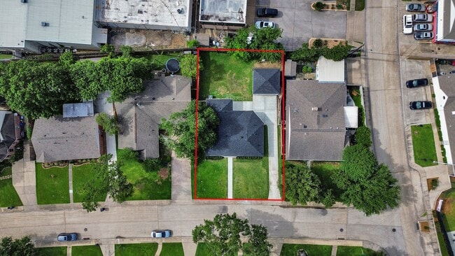 6249 Locke Ln in Houston, TX - Building Photo - Building Photo