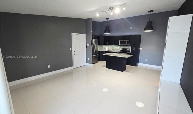 18785 NW 62nd Ave in Hialeah, FL - Building Photo - Building Photo