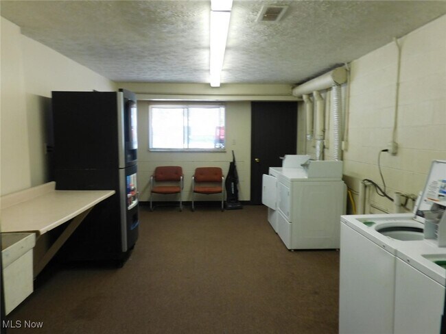 property at 1860 Mahoning Ave NW