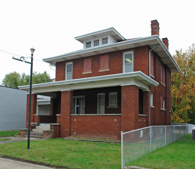 706 Virginia St W in Charleston, WV - Building Photo - Building Photo