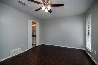 709 Parkview Dr in Burleson, TX - Building Photo - Building Photo