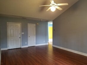 418 Eucalyptus Ln in Jacksonville, NC - Building Photo - Building Photo