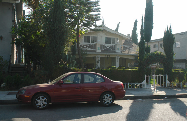 614 E Acacia Ave in Glendale, CA - Foto de edificio - Building Photo