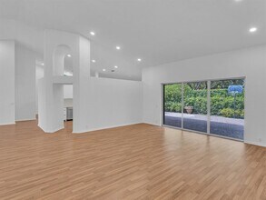 3420 Washington Ln in Hollywood, FL - Building Photo - Building Photo