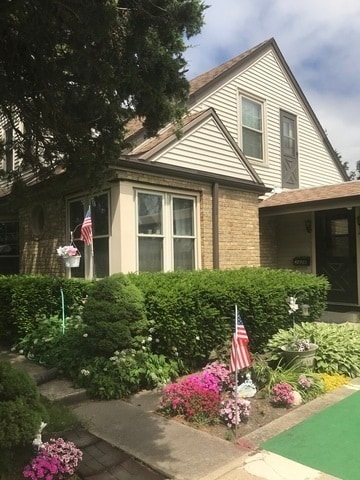 property at 1626 Lunt Ave