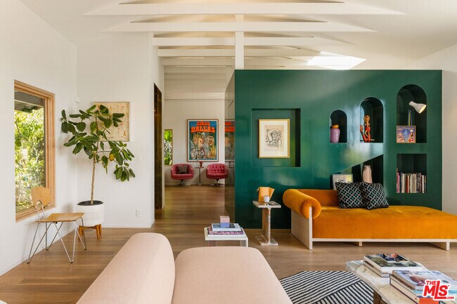 1710 N Dillon St in Los Angeles, CA - Building Photo - Building Photo