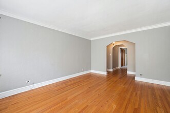5256 W Wolfram St in Chicago, IL - Building Photo - Building Photo