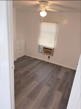 215 Weeks Rd in Cleburne, TX - Foto de edificio - Building Photo