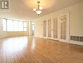 313 Grandview Way in Toronto, ON - Building Photo - Building Photo
