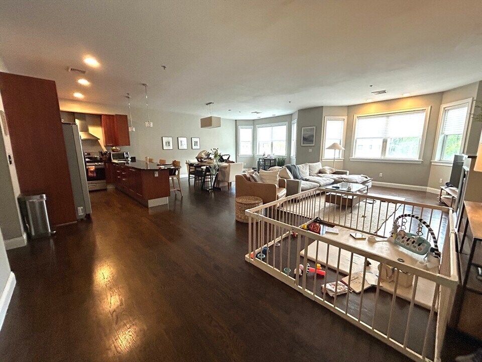 7583-83 Boylston St in Brookline, MA - Building Photo