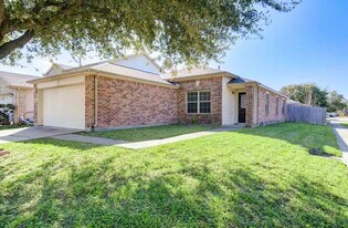 13131 Dawn Hollow Ln in Houston, TX - Building Photo