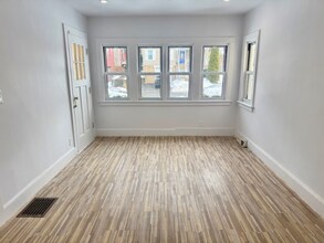 112 Hawthorne Ave, Unit 112 in Derby, CT - Building Photo - Building Photo