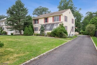 119 Braidburn Rd in Florham Park, NJ - Building Photo - Building Photo