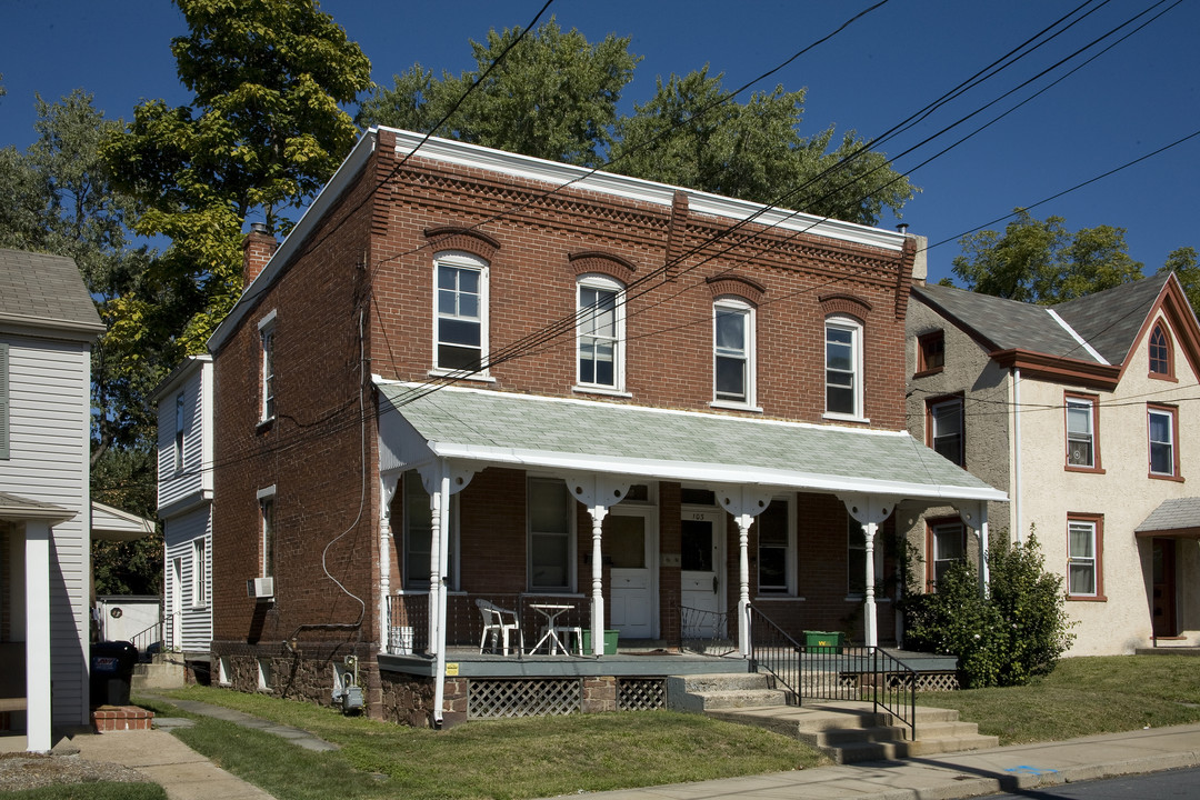 105 N 3rd St in North Wales, PA - Building Photo