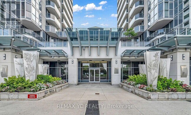 5791 Yonge St in Toronto, ON - Building Photo - Building Photo