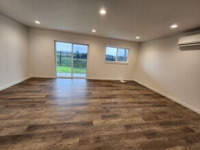 1010 Peach Rd in Winlock, WA - Building Photo - Building Photo