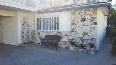 531 S Flower St in Inglewood, CA - Building Photo - Building Photo