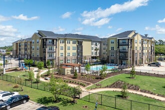 The Flats at Hooper Hill in Conroe, TX - Building Photo - Building Photo