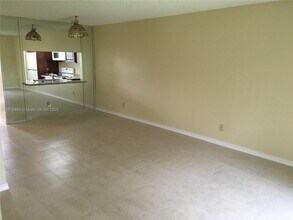 10401 NW 11th St in Pembroke Pines, FL - Building Photo - Building Photo