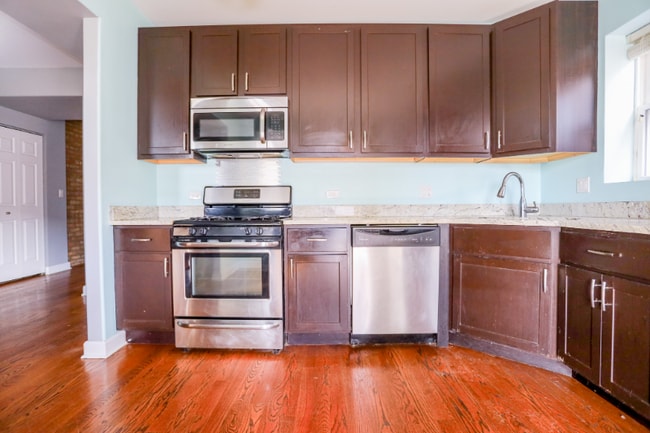 2043 W Arthur Ave in Chicago, IL - Building Photo - Building Photo