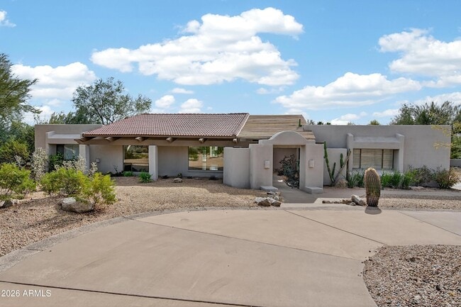 8001 E Vista Bonita Dr in Scottsdale, AZ - Foto de edificio - Building Photo