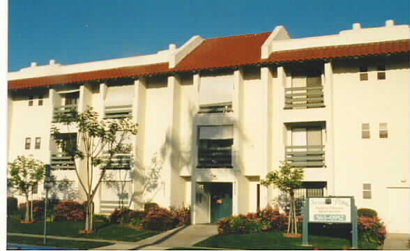 Santa Fe Place Apartments in San Diego, CA - Building Photo - Building Photo