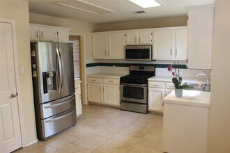 9000 Francia Trail in Austin, TX - Building Photo - Building Photo