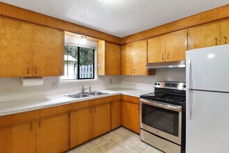 2989 N Oak Harbor Rd in Oak Harbor, WA - Building Photo - Building Photo
