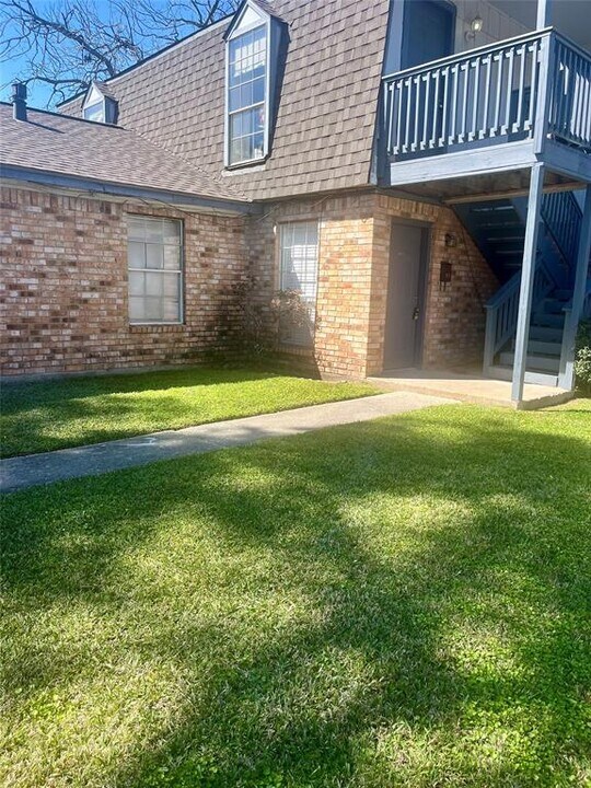 1205 Anne Ave in Humble, TX - Foto de edificio